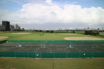 東京都多摩川の河川敷の風景