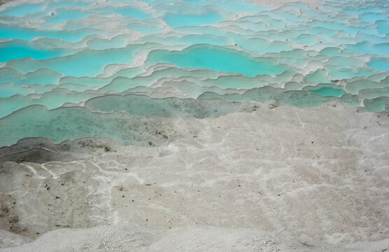 Turquoise water of the Pamukkale terraces