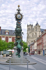 Fototapeta na wymiar street clock in art nouveau style on the square against the background of the gothic cathedral