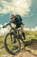 Obraz na płótnie Canvas Mountain biking single trail