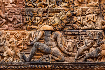 Naklejka premium Râvana shaking Mount Kailâsa at Banteay Srei temple at Angkor in Siem Reap, Cambodia