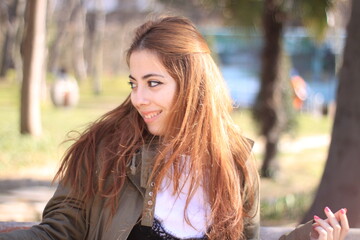 Obraz premium Side Profile of a young girl