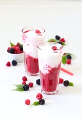 raspberry and blueberry smoothie