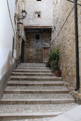 Fototapeta na wymiar narrow street in the old town of valderrobres