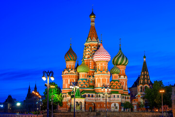 Fototapeta premium Saint Basil's Cathedral and Red Square in Moscow, Russia. Architecture and landmarks of Moscow. Night cityscape of Moscow