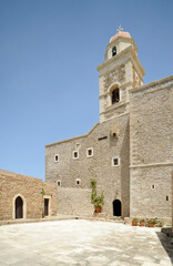 Fototapeta na wymiar Cour extérieure du monastère de Moni Toplou près de Sitia en Crète