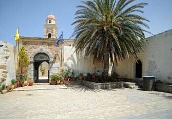Portail du monastère de Moni Toplou près de Sitia en Crète