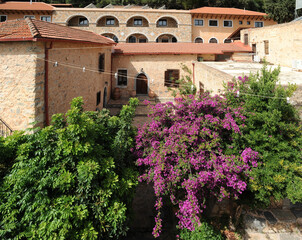 Fototapeta na wymiar Le monastère de Krémasta près d'Agios Nikolaos en Crète