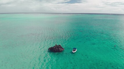 Obraz premium Aerial view of moving boat along a rock, Crystal Rock, Mauritius
