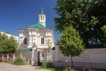 Fototapeta na wymiar Apanaevskaya mosque in the old Tatar settlement of Kazan, Republic of Tatarstan.