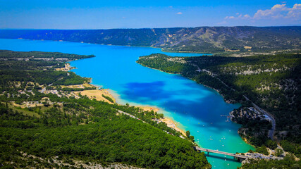 Fototapeta na wymiar View over famous Lake Sainte Croix in the French Alpes at Verdon Canyon