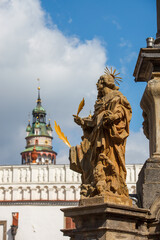 Fototapeta na wymiar Chesky Krumlof statues with bell tower in distance