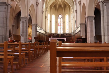 Fototapeta na wymiar Intérieur de l'église catholique Saint Jean Baptiste, ville d'Albertville, département de la Savoie, France