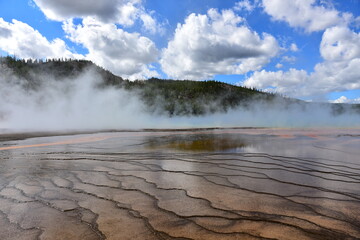 grand prismatic spring yellowstone