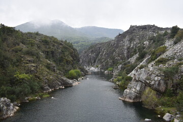 Rio entre quebradas 