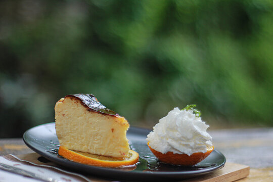 asque cheesecake Burnt and delicious cheesecake with orange and whipped cream