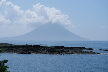 番所鼻公園から見た雲のかかる開聞岳