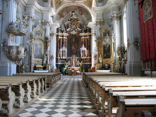 Fototapeta na wymiar Pfarrkirche in Toblach, Suedtirol, Italen