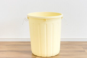 室内に置いた黄色い45Lのゴミ箱