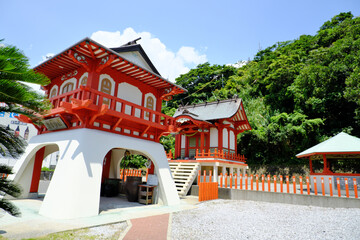 Fototapeta premium 斜めから見た美しい龍宮神社