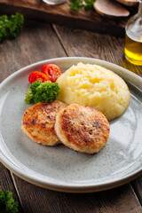Chicken cutlets with mashed potato 