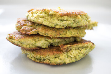 Hamburguesas de brócoli y pollo