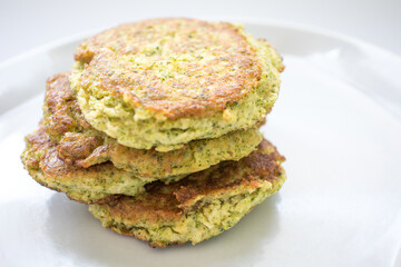 Hamburguesas de brócoli y pollo