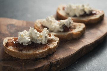 Bruschetta with ricotta and fig jam