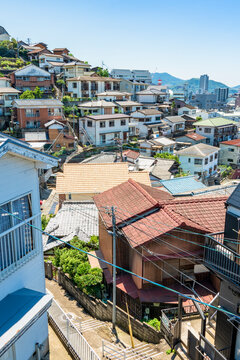 長崎県長崎市　坂の町長崎の都市景観　山頂まで続く家々