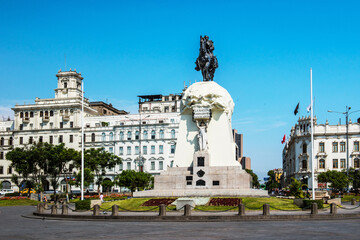 Fototapeta na wymiar Reiterstatue von José San Martin auf der Plaza San Martin in Lima, Peru