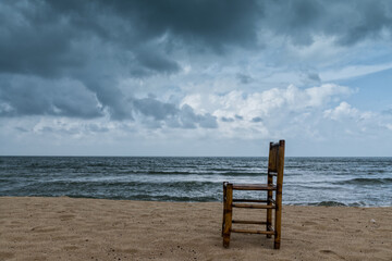 chair on the beach
海辺の椅子