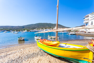 Fototapeta na wymiar boats on the beach, Cadaquès, Costa Brava, Espagne 