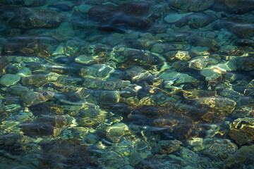 Fototapeta na wymiar stones in clear sea water