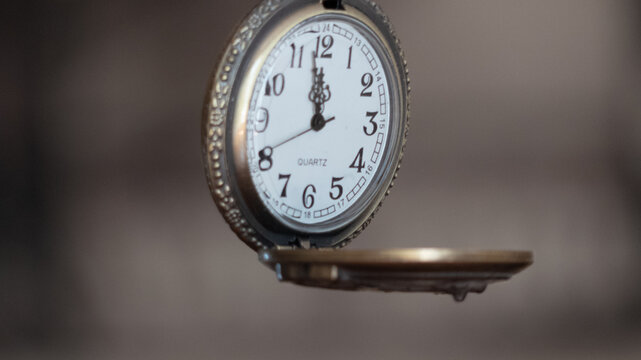 fob watch suspended at 12pm