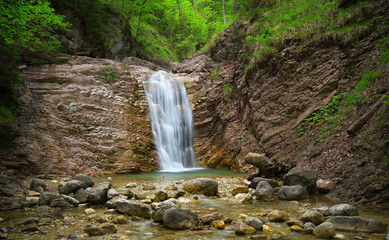 Ein Wasserfall in der Schleifmühlenklamm bei Oberammergau