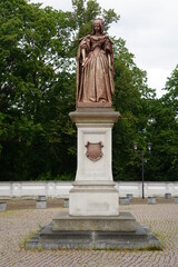 Fototapeta na wymiar Denkmal von Louise Henriette in Oranienburg