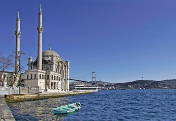 Fototapeta na wymiar Ortakoy Mosque and The Bosphorus Bridge in Istanbul, Turkey