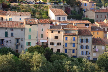 les maisons du village de Tourrettes