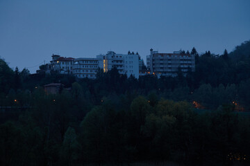 Obraz premium residential view at night in wood
