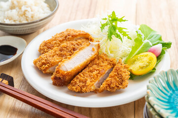 豚カツと麦ごはん