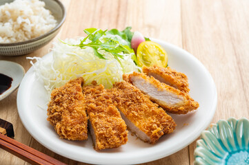 豚カツと麦ごはん