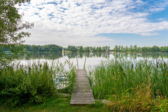 Plothen, the hidden gem tucked away in Thuringia, is not just a village, it's a splashy wonderland known as the "Land of a Thousand Ponds"! 