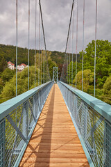 Blaue Hängebrücke in Hann. Münden für Fußgänger.