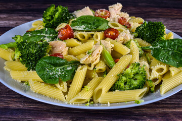 penne pasta with veggies