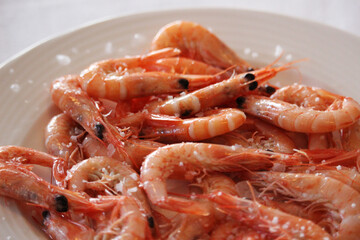 Cooked prawns on a plate with salt 