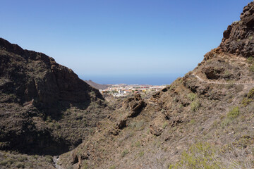 Fototapeta na wymiar village in a valley between mountains in Tenerife
