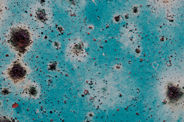 Rdza i farba na starej bramie 