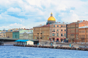 Naklejka premium English Embankment and Pier, Annunciation Bridge, St. Isaac's Cathedral, city street. Summer view of the downtown of Saint Petersburg from the Neva river