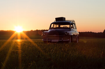 Fototapeta premium Alter Skoda Octavia am Abend