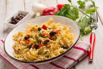 mafalde pasta with capsicum black olives and onions